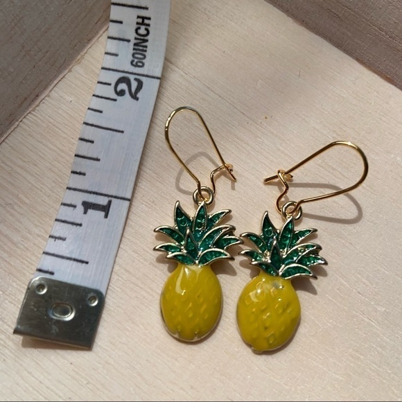 Pineapple dangle earrings with gold wires - Picture 2 of 3